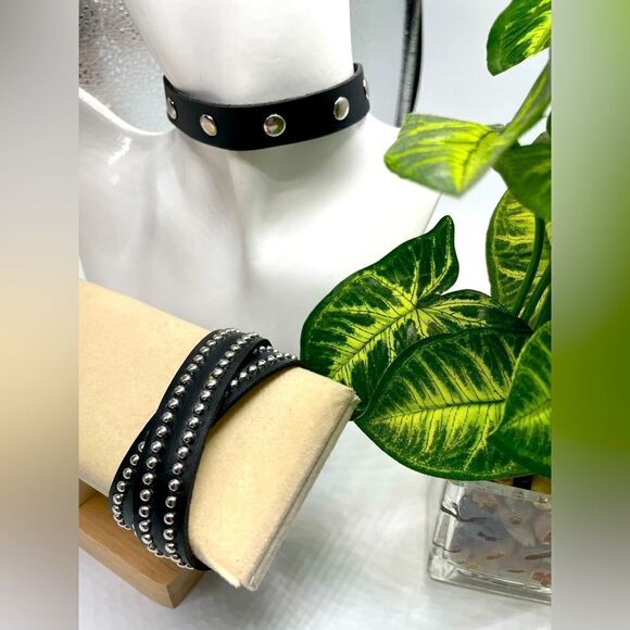 Black Leather 2-piece l Silver-studded l Buckle Choker & Wristband Wrap l New - Picture 4 of 11